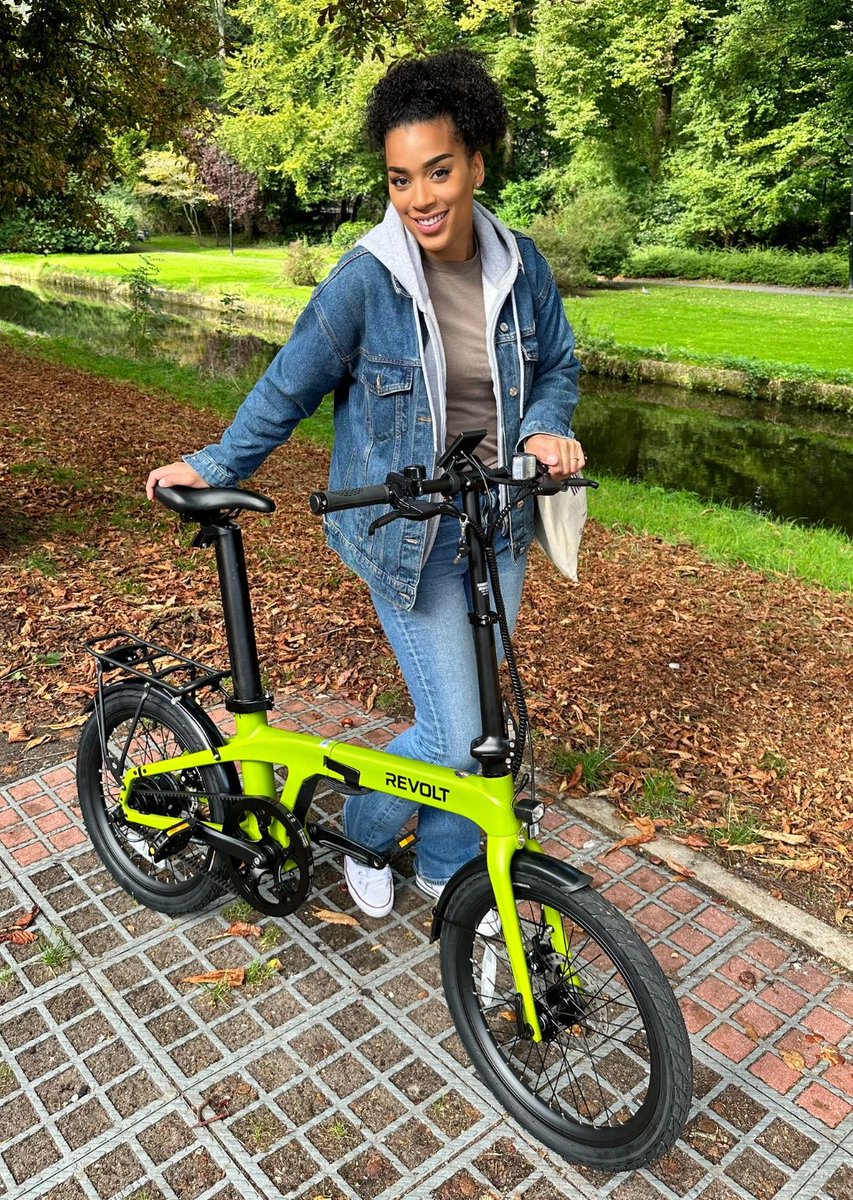 RevoltBikesNL's tweet photo. What do you think of the olive green color on our Carbon Fiber V2 E-Bikes? Available for both our belt drive and gear drive e-bikes, with or without rear suspension.💚 #RevoltBikes #Ebike #ShineBright #FoldingEbike #EbikeDesign #JoinTheRevolt https://t.co/G5ji9CJMm2 https://t.co/6nGI67W7F5