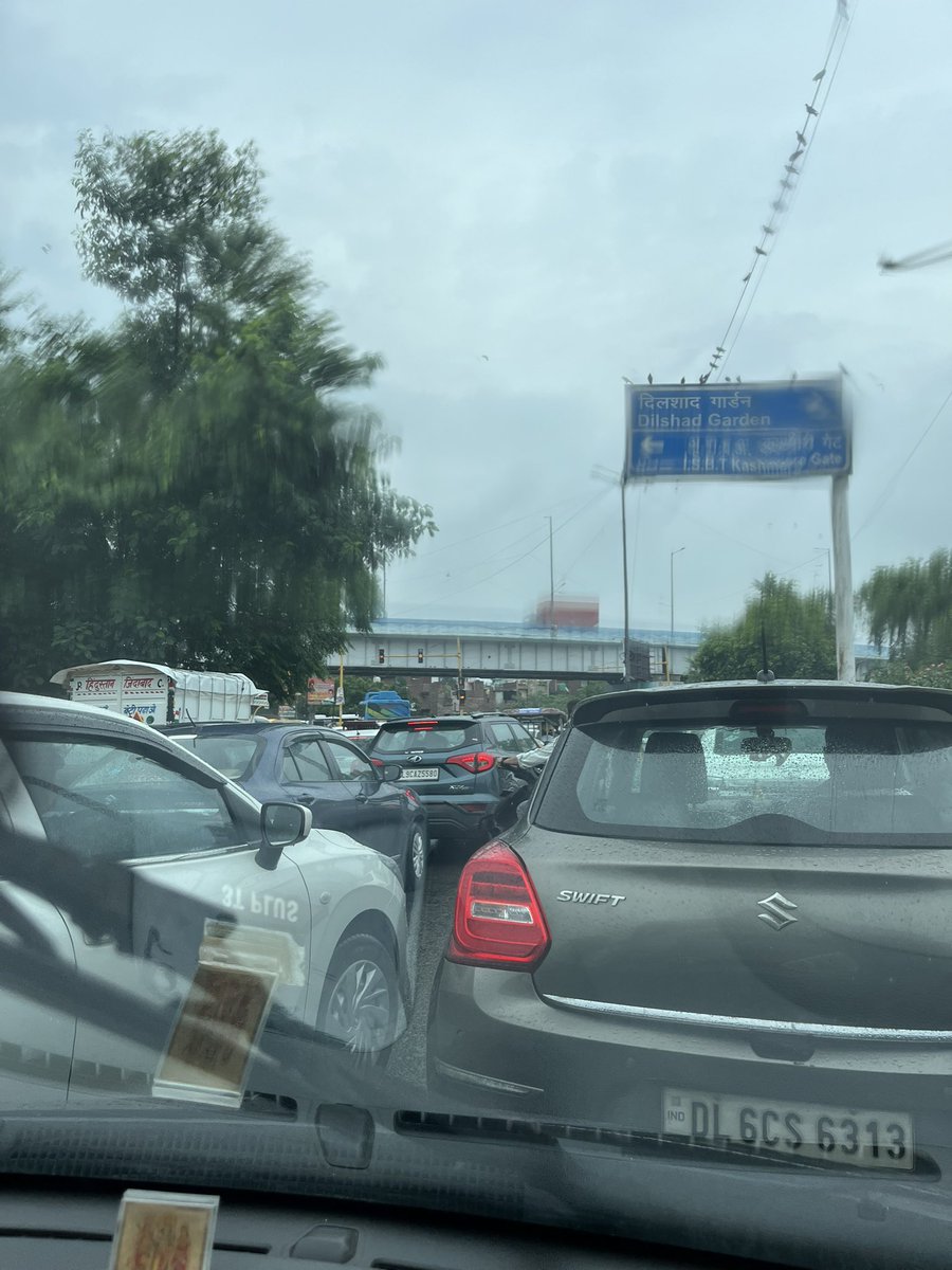 <a href="/dtptraffic/">Delhi Traffic Police</a> heavy traffic on Seelam Pur Shastri park red light from last 20 minutes, no traffic police presence here. 
<a href="/DelhiPolice/">Delhi Police</a>