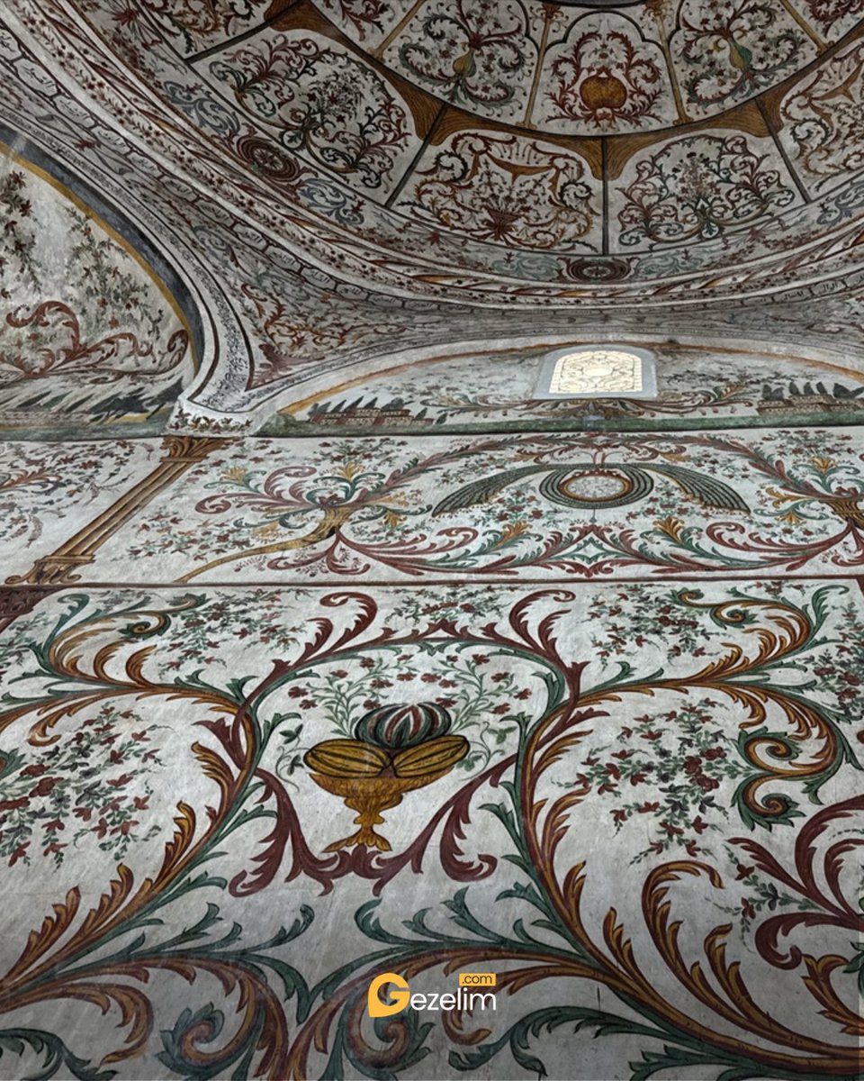 GezelimSeyahat's tweet image. Arnavutluk'un başkenti Tiran’da Molla Bey ve oğlu Ethem Bey tarafından 1793-1794 yıllarında yaptırılan Ethem Bey Camii, Osmanlı’dan günümüze ulaşan en önemli mimari eserlerden biri. 🕌✨

instagram.com/p/DNH5flYKsJP/…

#arnavutluk #tiran #ethembeycamii