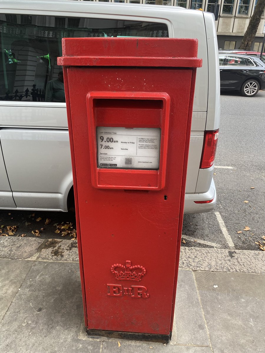 A very happy #postboxsaturday from this curious oblong, somewhere between South Kensington and Knightsbridge