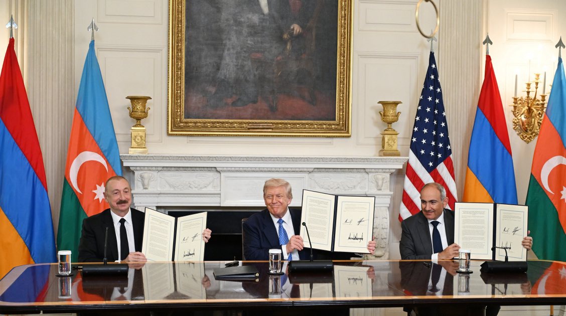 Bu gün - 9 Aug 25 - iki tarixi günü yaşayıram. Birinin ikincisi ilə üst-üstə düşməyi böyük fəxarətdir🙏
Birincisi budur!🫶
Sərhədlərimizdə daim barış olsun!
🇦🇿🇦🇲