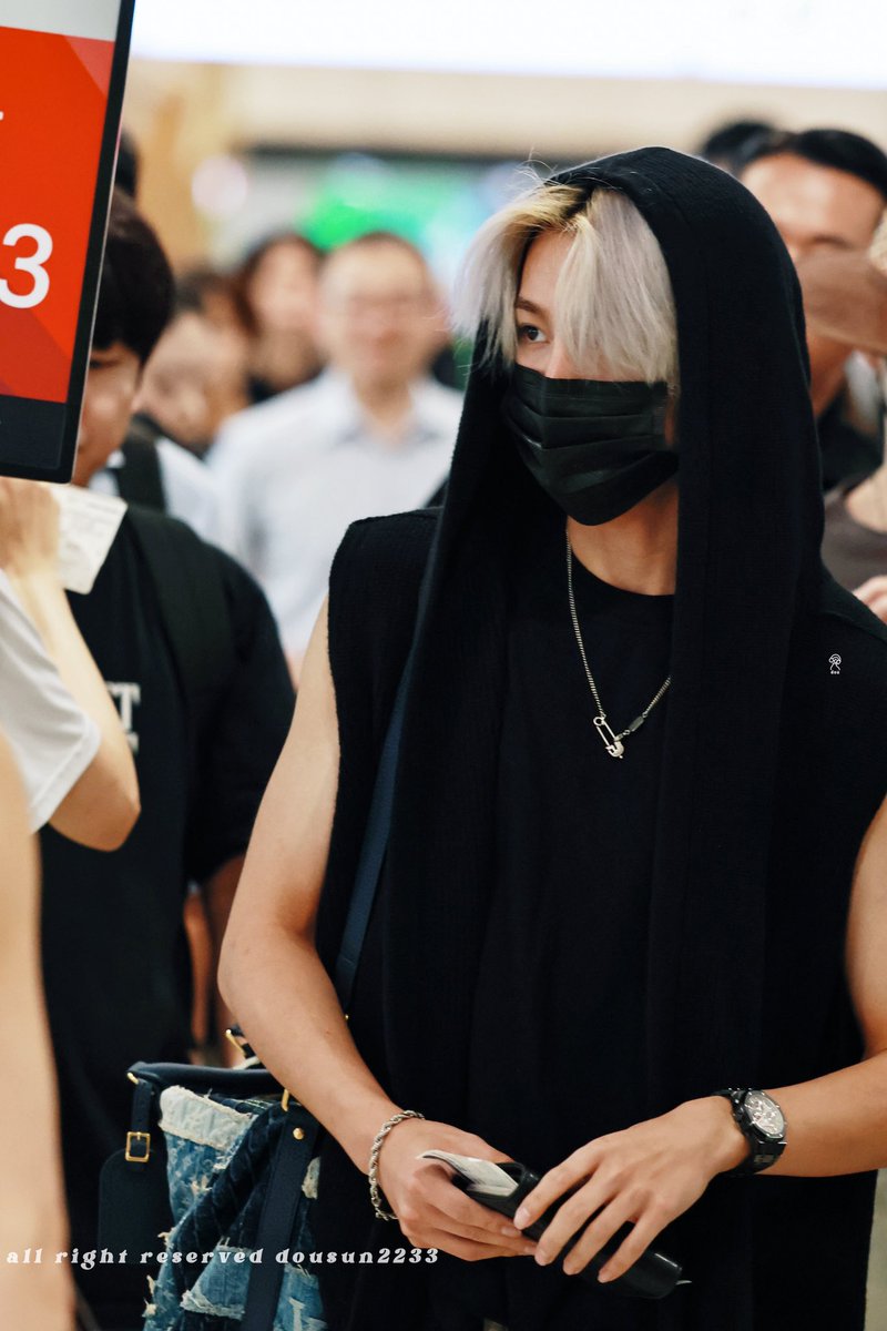 WeiVSupport's tweet photo. 20250809
 #IQBAL spotted at KSPO Dome, Seoul, to attend and support @WeAreIRIX's Comeback Showcase: THE MIRROR　𝑜𝑓　NEVERLAND. 

@wv_iqbal #IRIX_CASE002 https://t.co/0pU3qTs5kK