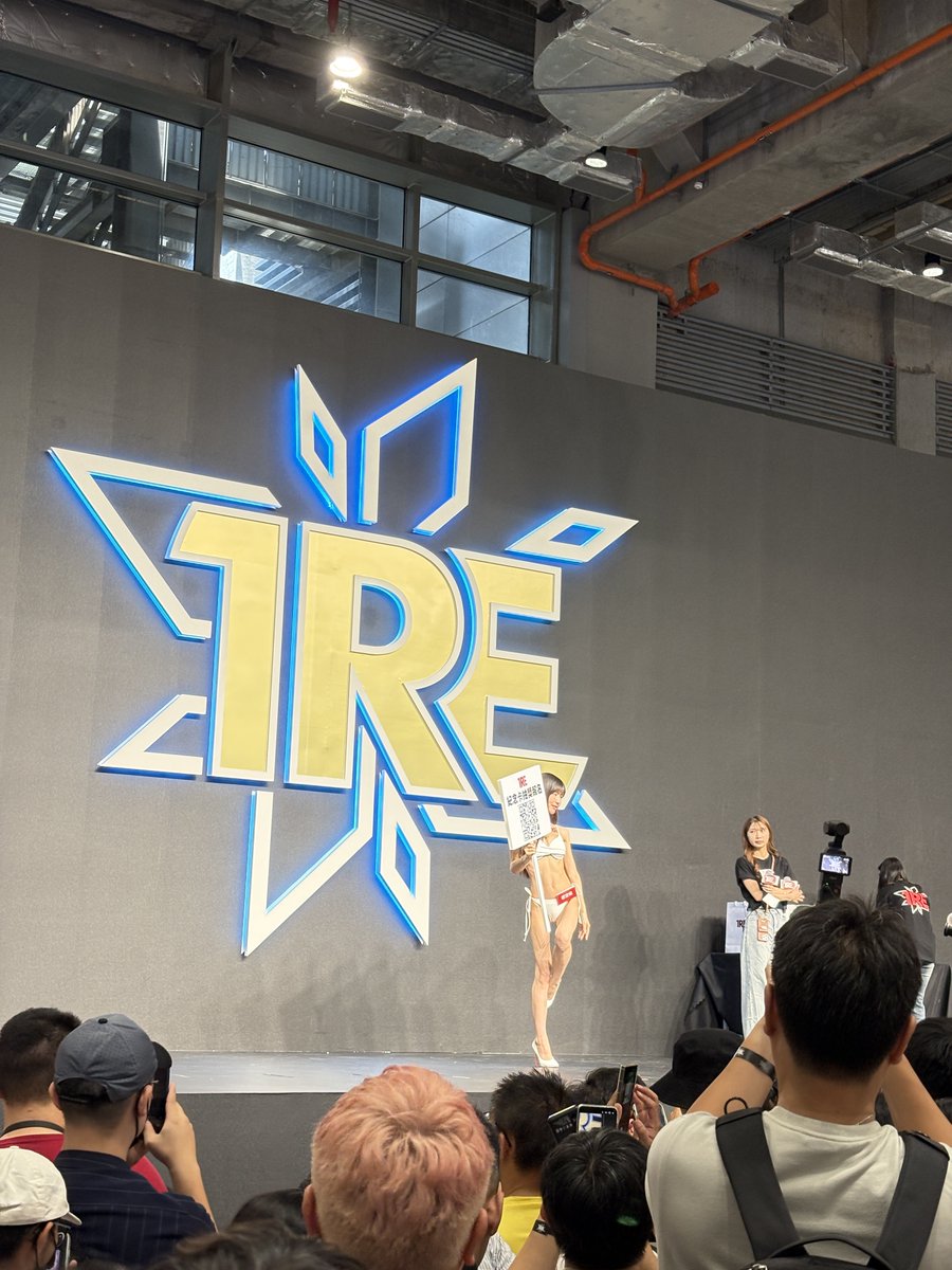 2025/08/08 TRE，過了4、5年沒參加，雖然還是有點小失誤但算改善滿多的，至少場地比起當初在五股的時候，不過限制金銀卡，害我只能買一般入場無法體驗，幸好我主要只是要參加わか菜ほの的，不過今年卡包數量有提升算是不錯的改善，只是打開來，感覺拍攝品質下降了，然後現場看櫻空桃也太瘦了吧。
#TRE