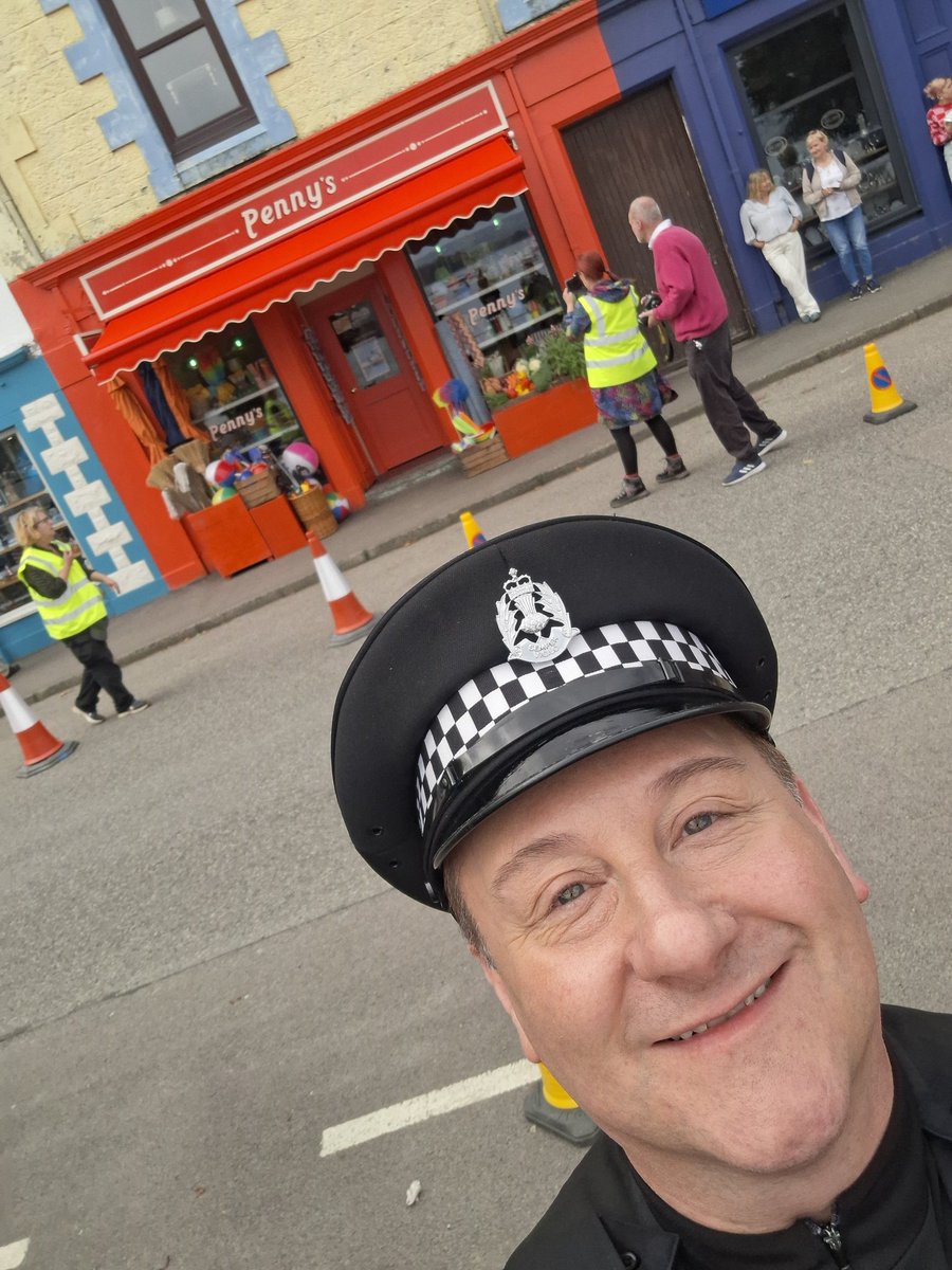 Outside the scene of the #Tiktok crime 🤣 #Balamory. Thanks for the lovely messages. They mean a lot. We've been having a blast here in sunny Tob.  I'm going to miss this Island, it's so beautiful.... but I have a feeling #pcplum'll be back. Xx
