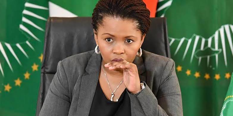 South Africans why nikhusela amasela?
This woman Khusela Diko — scored a sweet R109 million PPE tender through hubby’s company at Tembisa Hospital, whistle-blower Babita Deokaran exposed it, Babita gets assassinated… and guess what? Sis is STILL in Parliament. South Africa,