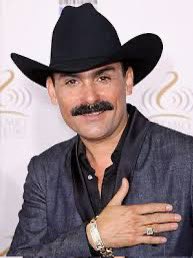 chicuela's tweet photo. Unos lo tienen largo y otros lo tienen corto…¿cuál bigote les gusta más? #ElChapoDeSinaloa #CarínLeón #EdénMuñoz #Nodal Los leo…. https://t.co/laXIu2ezpc