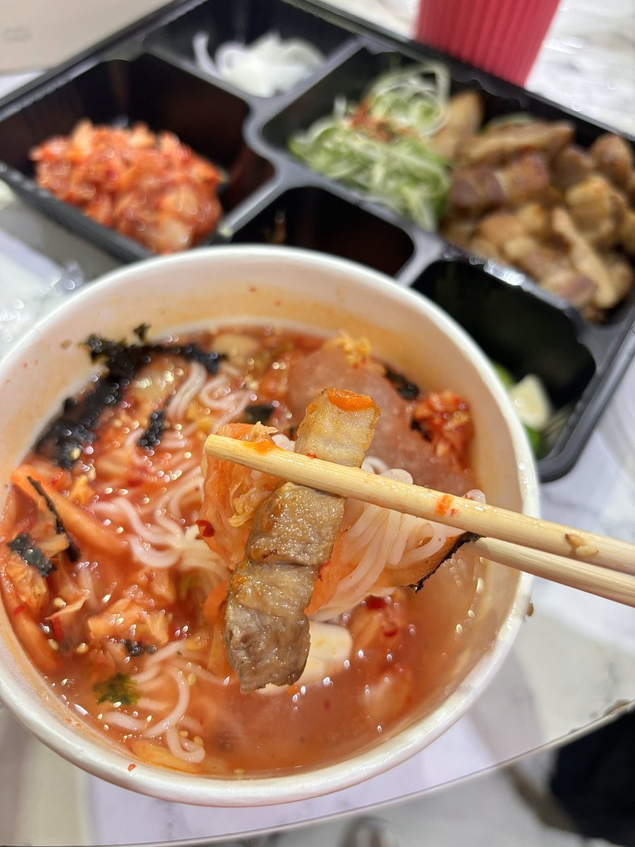 여름에 김말국 없이 야구 어떻게 보지..