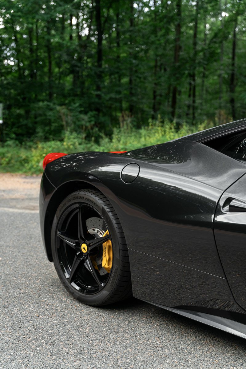 Recent shooting of this 458 Italia
Nero Daytona on nero &amp; carbon seats