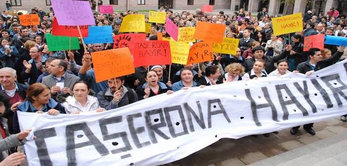 TAŞERON İŞÇİLERİ DİKKAT!

Düşük maaş vermek için taşeron şirket kadrosunda gösterilen işçi Anayasa Mahkemesi’nin verdiği kararla toplu sözleşme zammını almaya hak kazandı.

AYM, Yargıtay’ın kararını sendikal hakların kullanılması yönünden hak ihlali olduğu belirterek dosyayı