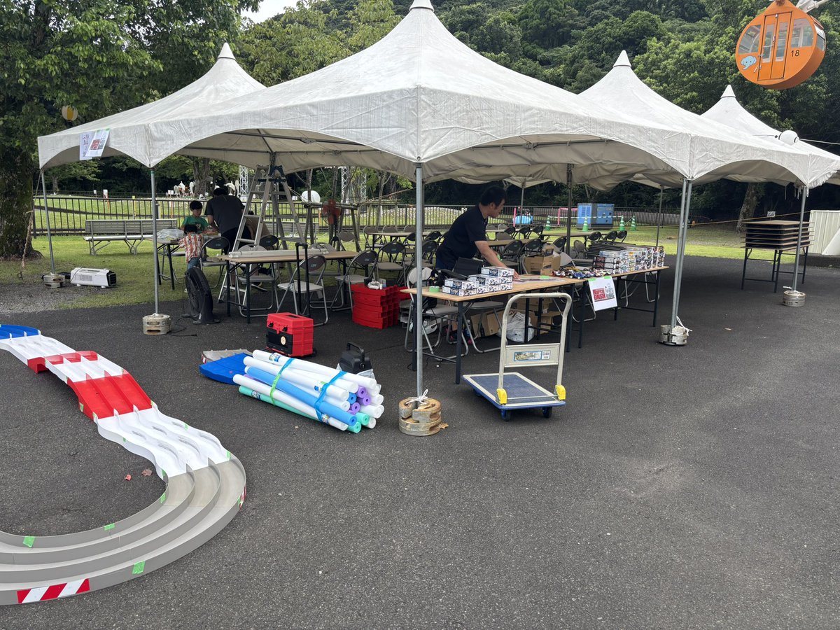 ミニ四駆ガレージNo-Continue 本店 (@mini4x4ksg_no_c) on Twitter photo 平川動物公園 遊園地区画
【企画】
ハイパーダッシュ基地 鹿児島支社
鹿児島 1発目のイベント
<a href="/hyperdashkichi/">HYPERDASH基地【公式】(日本で唯一の地上波レギュラー放送ミニ四駆専門番組)</a>
設営しながらですが体験会 始まっております☝️✨️
当店は協力会社としてお手伝いで入っております🙇♂️✨️
鹿児島の皆様、是非遊びに来てください✨
事前申し込みはコチラ⬇️ 平川動物公園 遊園地区画
【企画】
ハイパーダッシュ基地 鹿児島支社
鹿児島 1発目のイベント
<a href="/hyperdashkichi/">HYPERDASH基地【公式】(日本で唯一の地上波レギュラー放送ミニ四駆専門番組)</a>
設営しながらですが体験会 始まっております☝️✨️
当店は協力会社としてお手伝いで入っております🙇♂️✨️
鹿児島の皆様、是非遊びに来てください✨
事前申し込みはコチラ⬇️