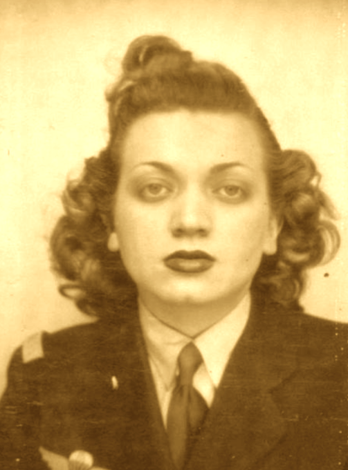 Aveugle de guerre, son père aurait préféré un fils, seul à même selon lui de combattre l'ennemi. En lutte dès 1941, Marguerite Petitjean est parachutée en 1944, sa tête mise à prix. Elle sera blessée, capturée, s'évadera... Son père avait été décoré à 25 ans ? Elle, ce sera à 23.