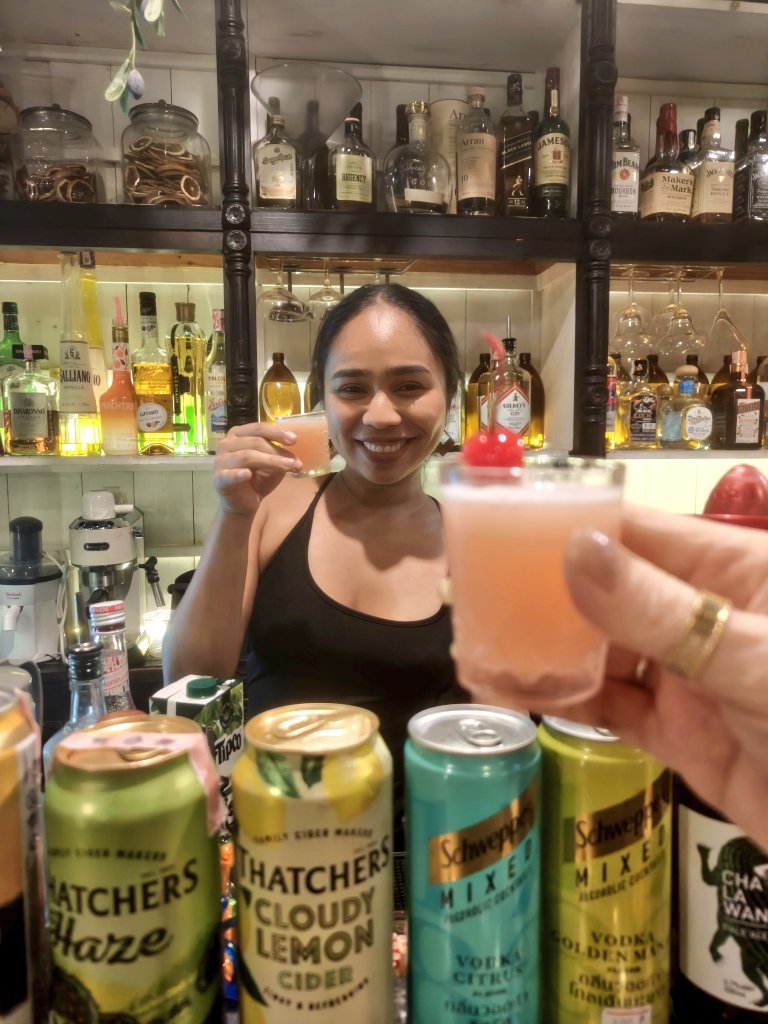 Good morning 🌞 

<a href="/aimmariess/">Aimmarie ✨🏡</a> 
<a href="/SpicyPadThaix/">Spicy Pad Thai</a> 
<a href="/OlaThaiTapas/">Olá Thai Tapas Bar and Cafe</a>