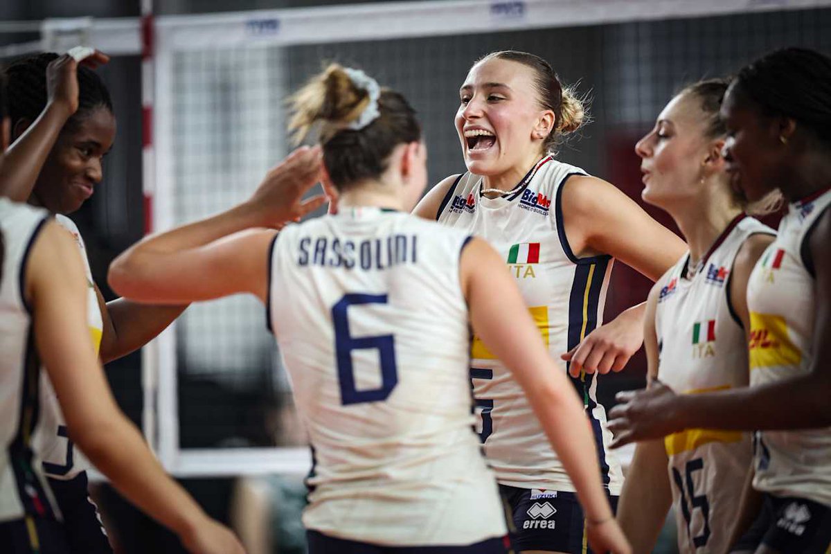 Federvolley ⭐️⭐️⭐️⭐️⭐️ (@federvolley) on Twitter photo 🌎MONDIALI UNDER 21 FEMMINILI 🌎
3⃣ ✅ Tris azzurro a Surabaya (Indonesia). Superata la Polonia 3-2 (25-23, 25-16, 21-25, 19-25, 15-4)❗️
🔜 11/08 ore 5, 🇮🇹 🆚 🇪🇬
🔍 TUTTI I DETTAGLI: federvolley.it/node/131601
<a href="/volleyballworld/">Volleyball World</a> 🌎MONDIALI UNDER 21 FEMMINILI 🌎
3⃣ ✅ Tris azzurro a Surabaya (Indonesia). Superata la Polonia 3-2 (25-23, 25-16, 21-25, 19-25, 15-4)❗️
🔜 11/08 ore 5, 🇮🇹 🆚 🇪🇬
🔍 TUTTI I DETTAGLI: federvolley.it/node/131601
<a href="/volleyballworld/">Volleyball World</a>