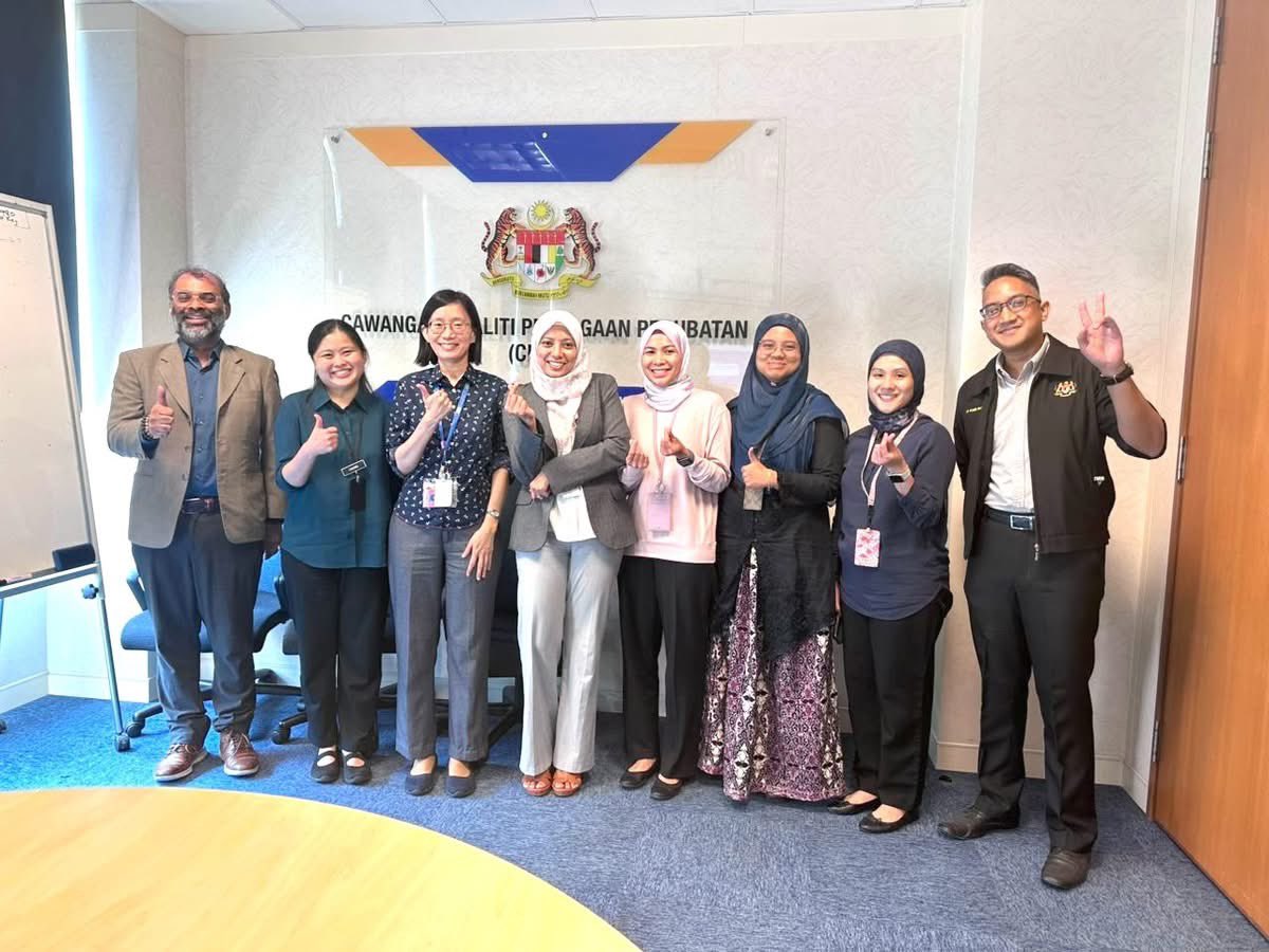 Very proud to follow Proff  <a href="/peppermin5/">pepper_min</a> &amp; <a href="/UKM_UMBI/">UMBI</a> team to meet officers from <a href="/KKMPutrajaya/">KKMalaysia🇲🇾🩺❤️</a> &amp; <a href="/mykesuma/">Kem. Sumber Manusia</a> to share our findings on Antimicrobial Resistance (AMR), especially amongst migrant workers.Huge thanks 2 all who worked hard for the research &amp; public awareness 4D migrants.