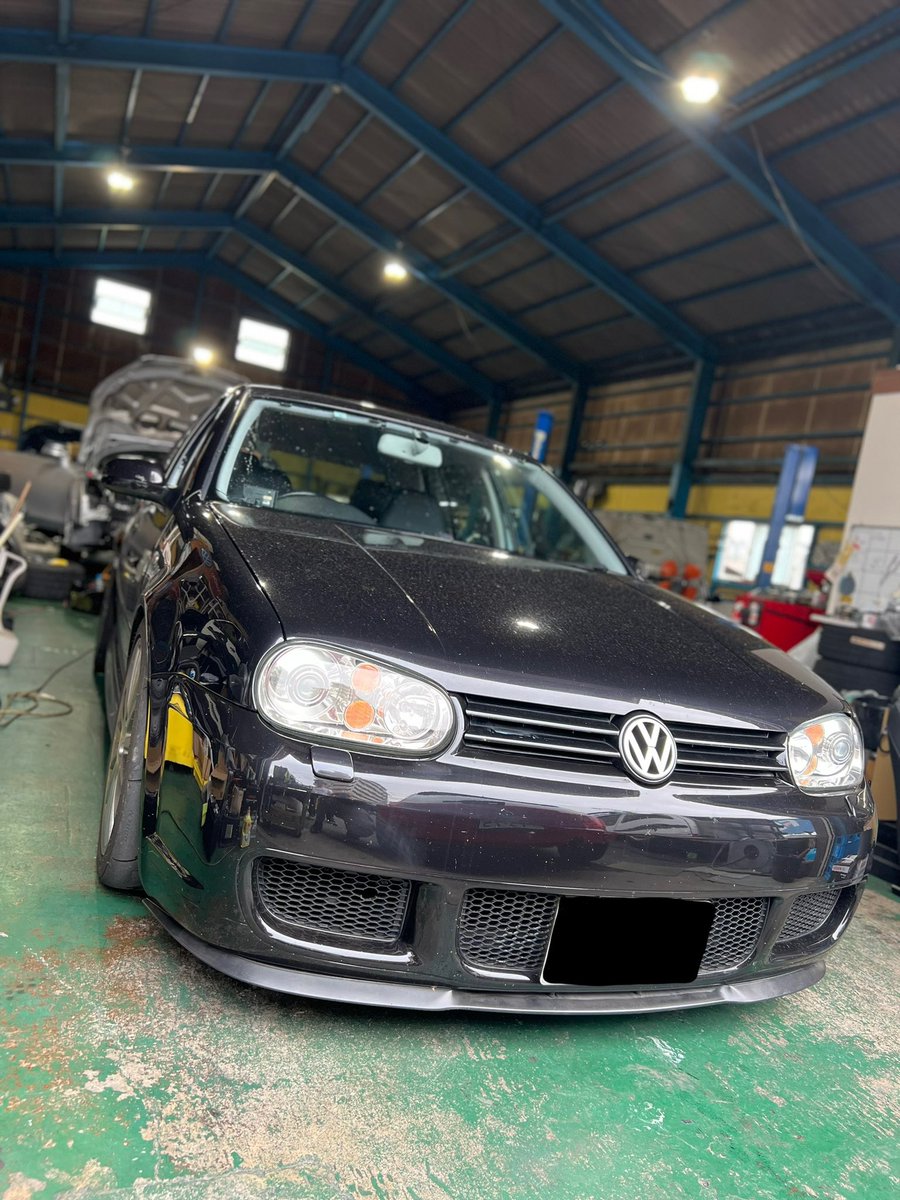 EUROStageTsune's tweet photo. 若きR32オーナーがバッテリーなどの交換でご来店です😋
ライトバルブ類などを一新するようですね‼︎
今日もいい笑顔です👍
Regular Customerは常連という意味…可愛い良い子です‼︎
#EUROStage #VW #Audi #Golf4 #R32 #岡山県 #倉敷市 https://t.co/BWiEctBmow
