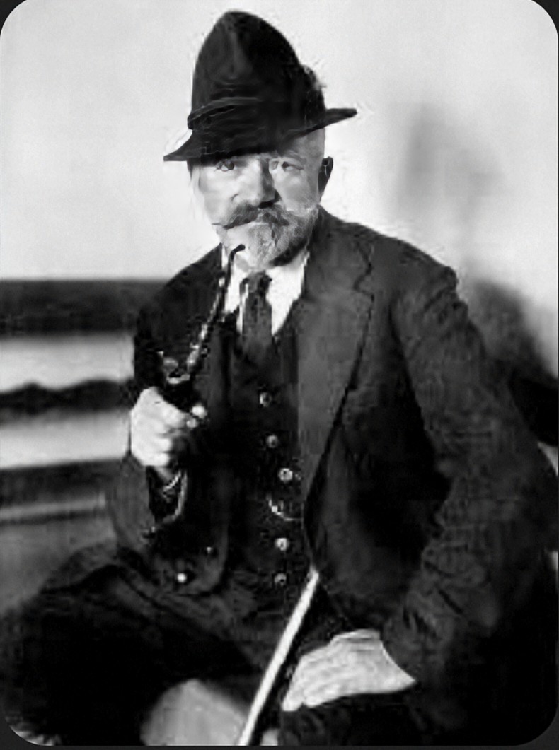Anton GÜNTHER (1876/1937) schrieb ca.200 Lieder/ Gedichte über das Erzgebirge, die Stärken und Schwächen der Erzgebirger und ihre Heimatverbundenheit. 

So auch 1908 "Deisch on frei wolln mer sei", das durch die NPD vereinnahmt, dennoch unsere heimlich Hymne war, ist und bleibt‼️