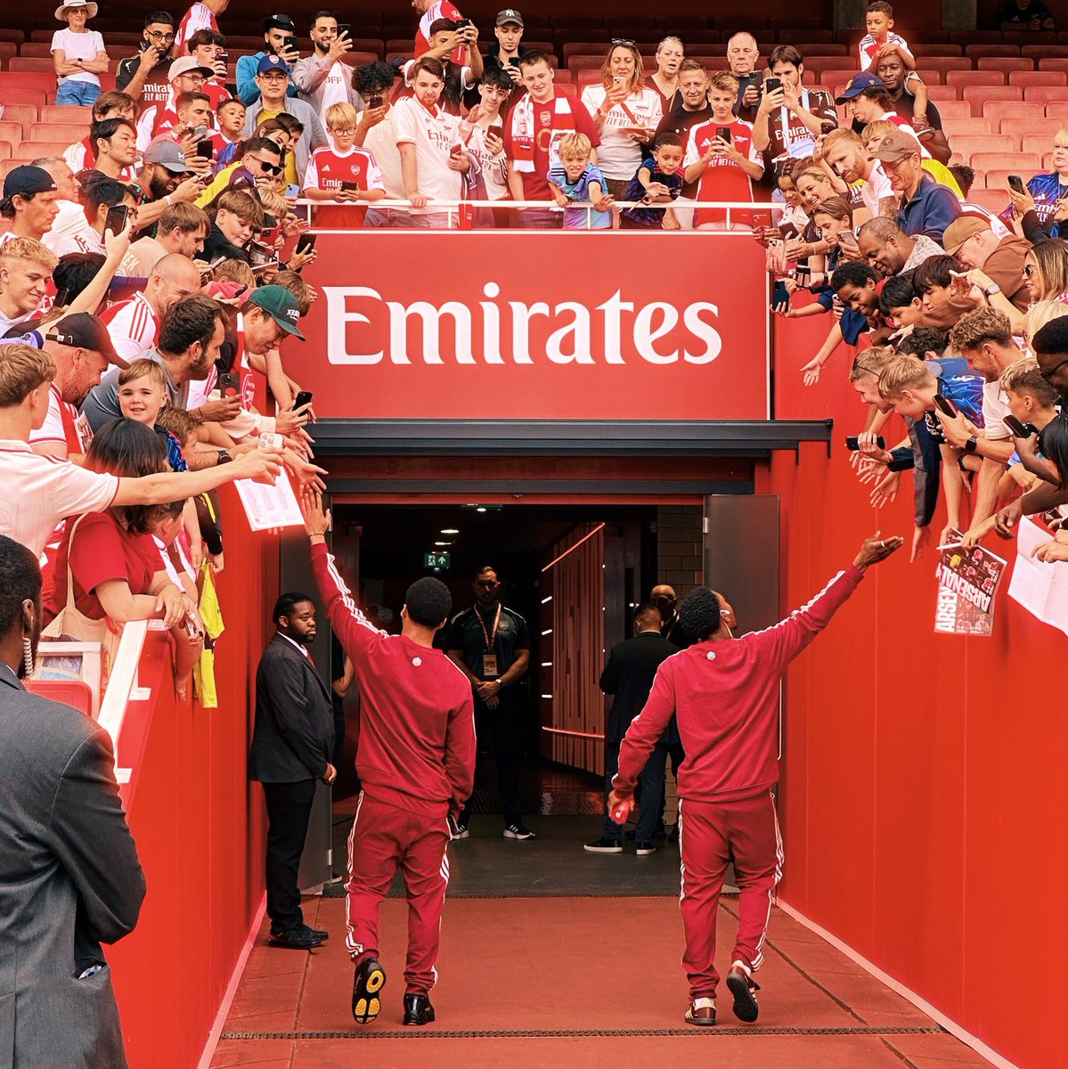 retrosoccerhall's tweet photo. @Arsenal will take on A. Bilbao in the #EmiratesCupFinal tonight at 7pm (EAT). This game will be live and exclusive 💫
📸/ Courtesy.
#FootballScreeningServices #Arsenal #PreSeasonFinalGame https://t.co/Ms5QSnY1U7