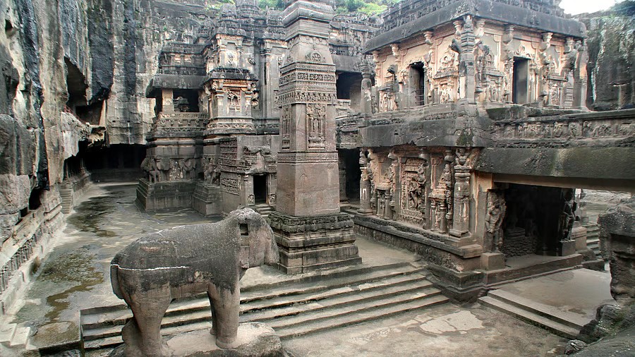 swamiyogeshji's tweet image. See this multistory building construction and it's not RCC but #HinduArchitecture   @GemsOfINDOLOGY
Chitragupta Srivastava ji ko Pranaam !! 
🙏🙏🙏🌹🙏🙏🙏 
(Father of #AnandMilind)