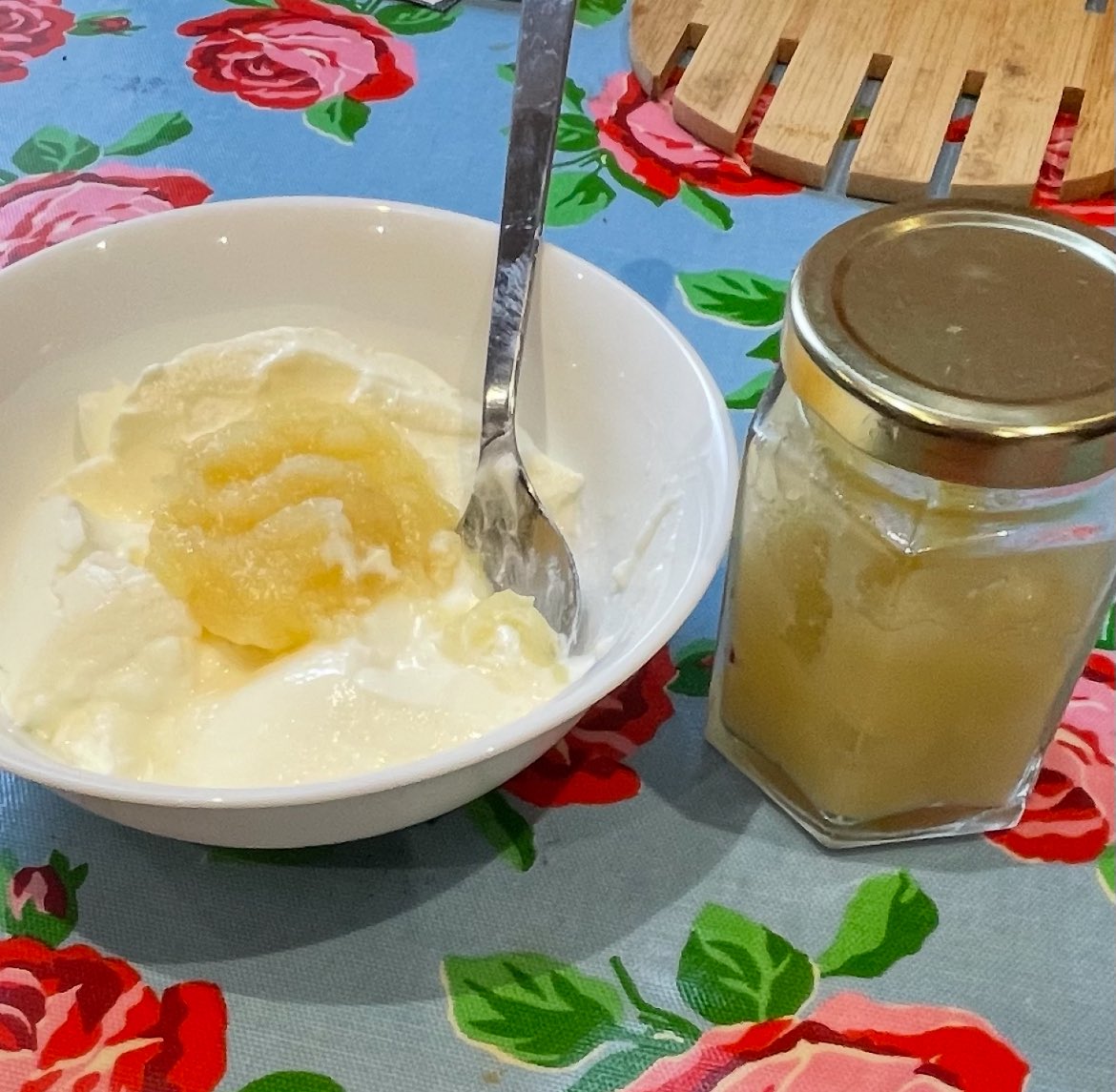 Getting ready as a #volunteer #community group leader to lead a community group 2 visit #KenwoodHouse &amp; Gardens, followed by a #Picnic w homemade #food. Can’t wait! 
1st,need my #breakfast #homemade yoghurt topped w homemade #apple puree,apples fr d 100 year old tree in d garden