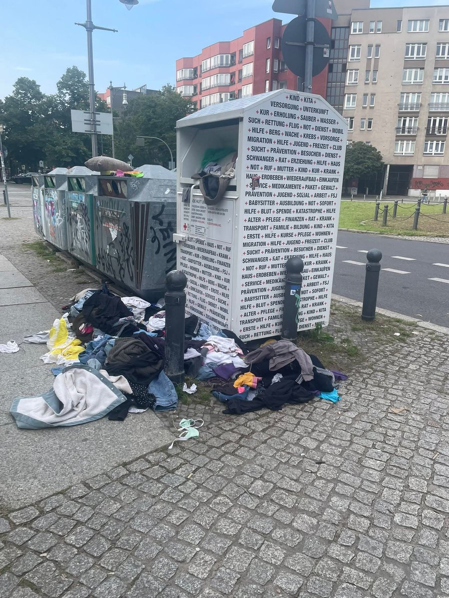 "Der Markt regelt das" wurde uns gesagt, doch leider nicht alles was wir benötigen ist wirtschaftlich rentabel. Es sind gesellschaftliche Aufgaben: Kita, Schule, Uni, Krankenhäuser, Altenheime, Knäste + Friedhöfe sind nicht wirtschaftlich gewinnbringend, das ist unsere Aufgabe...