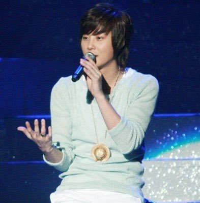 마흔한번째 릭셩 사랑해
로즈캣님 글도 거의 다 보아간다는게 너무슬프다(제발 비누향이랑비하인드유완결좀...)
로즈캣만의셩이가너무좋다고... 예쁘고 옷잘입고 말랐고 여자앞에서가오잡고 순애하고...
특히 패셔니스타설정이좋음😍 딱붙는니트,터틀넥,스키니진.. 내가 그시절 셩이었으면 따라 입었어