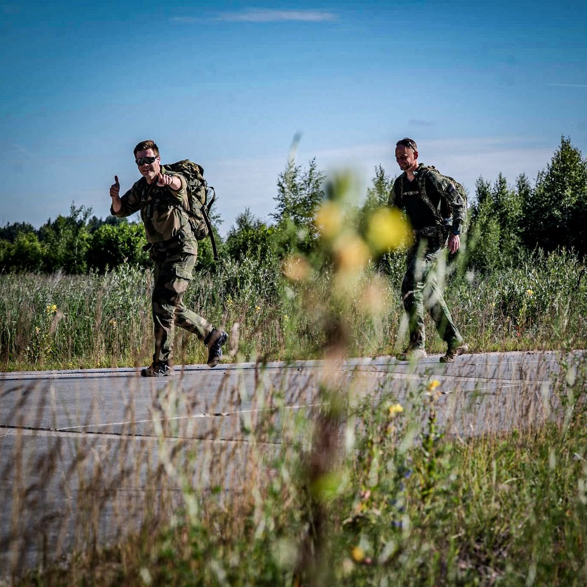 NATO's tweet image. 🇱🇺🇳🇱🇳🇴 soldiers from NATO’s Multinational Battlegroup Lithuania took on a 30-kilometre Norwegian Foot March in Lithuania 🇱🇹

Carrying 11 kg of gear, they proved their strength, discipline &amp;amp; resilience in this demanding test of endurance &amp;amp; tradition 🥾

🔗 mncne.nato.int/newsroom/news/…