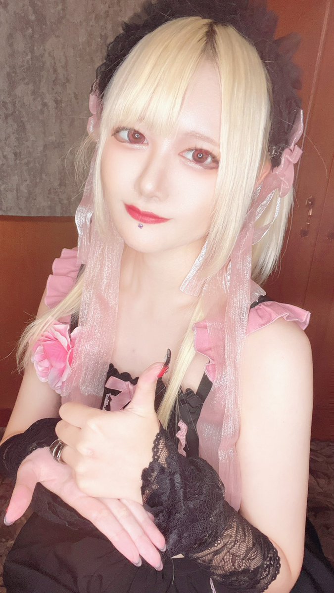 ROCKNROSESfk's tweet photo. 8/9本日19:30より入国開始です🥀🥰💝

あるる　@arl__S2 
あも　@Rockin_amo 
える　@erusweetbite 
狂犬ちゃん　@kyoukenkawaii_x 

の4人の薔薇の乙女達がお待ちしています🥀

#福岡　#中洲　#博多　#���ンカフェ　#メイドカフェ　#ガールズバー　#ロックバー　#バンド　#ライブ　#自撮り界隈 https://t.co/ibfSylCf5A