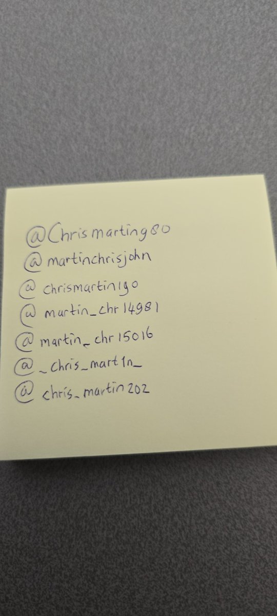 Sanne65059702's tweet image. These people pretending to be Chris Martin and follow me 🙄anyone else have these issues 🧐