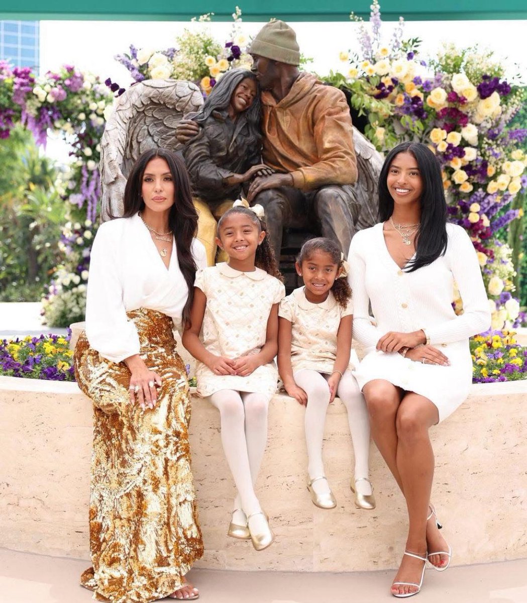 This is just beautiful🐍🦋