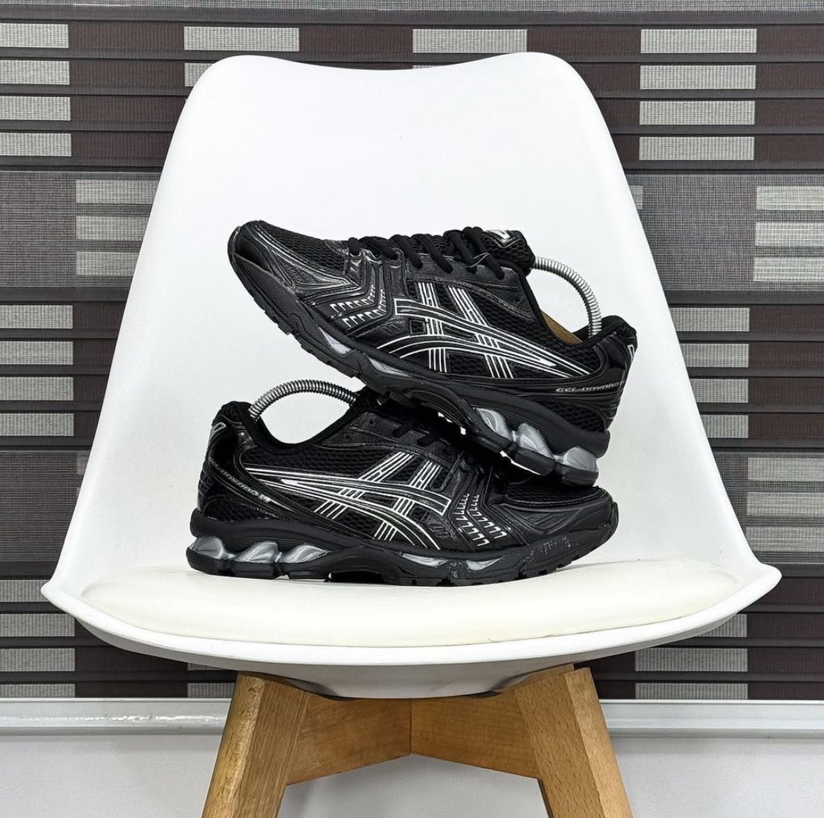ASICS Gel Kayano 14 “Black Pure Silver”🖤

60,000 naira (40-45) 
✨FREE DELIVERY NATIONWIDE✨

pleaseeeee RETWEET🥹🙏🏾