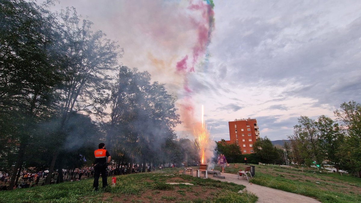 S’acosta la Festa Major! 💛💙 Nosaltres hi serem al Peu del Canó, coordinant i vetllant per la seguretat d’aquests dies tan especials. 🎉 #FestaMajorMollet #Seguretat #PeuDelCanó