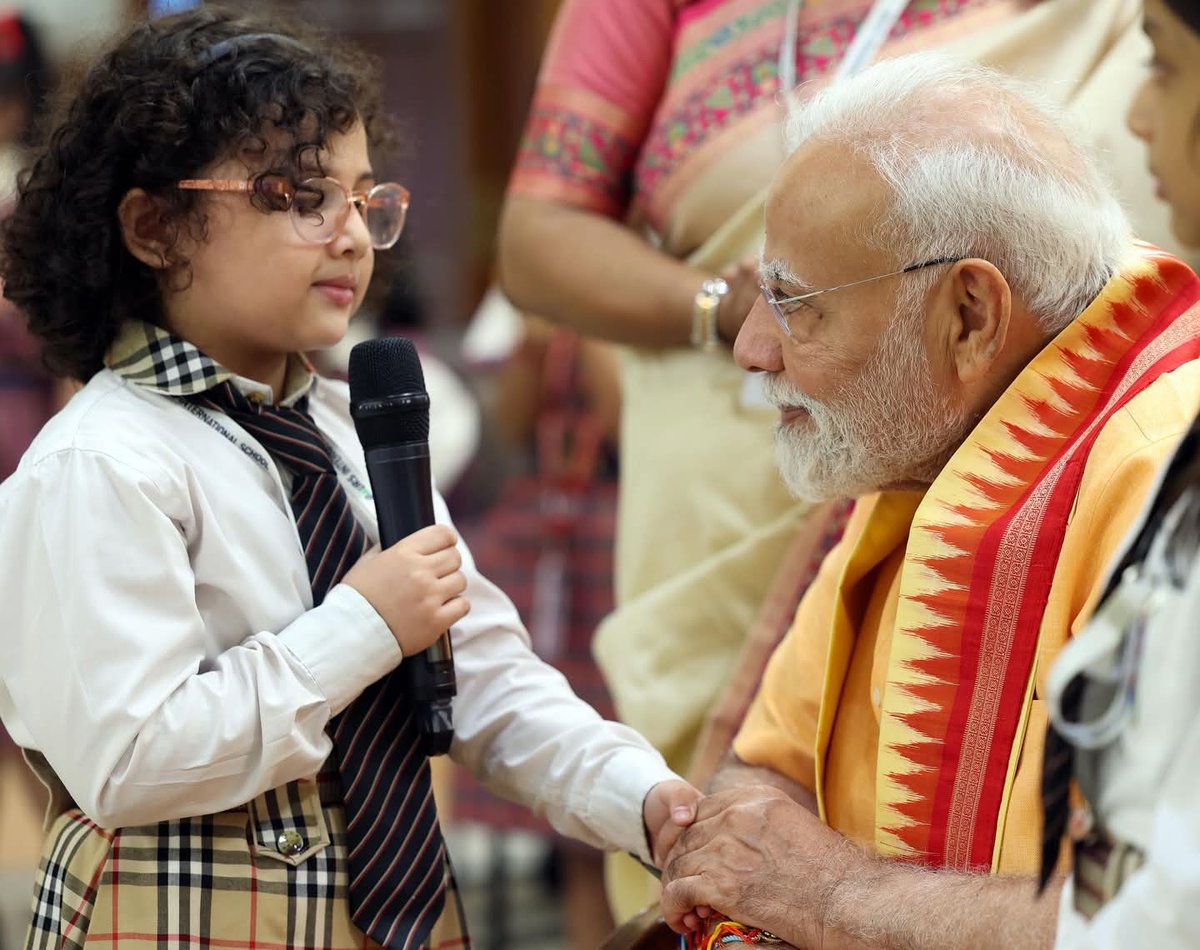 Adorable Rakshabandhan 2025 moments at PM Residence, Lok Kalyan Marg — the Priest King with his extended family of a billion hearts.
 #rakshabandhan #rakshabandhan2025 #happyrakhi #rakhi #narendramodi #sisterandbrother #sisters #girls