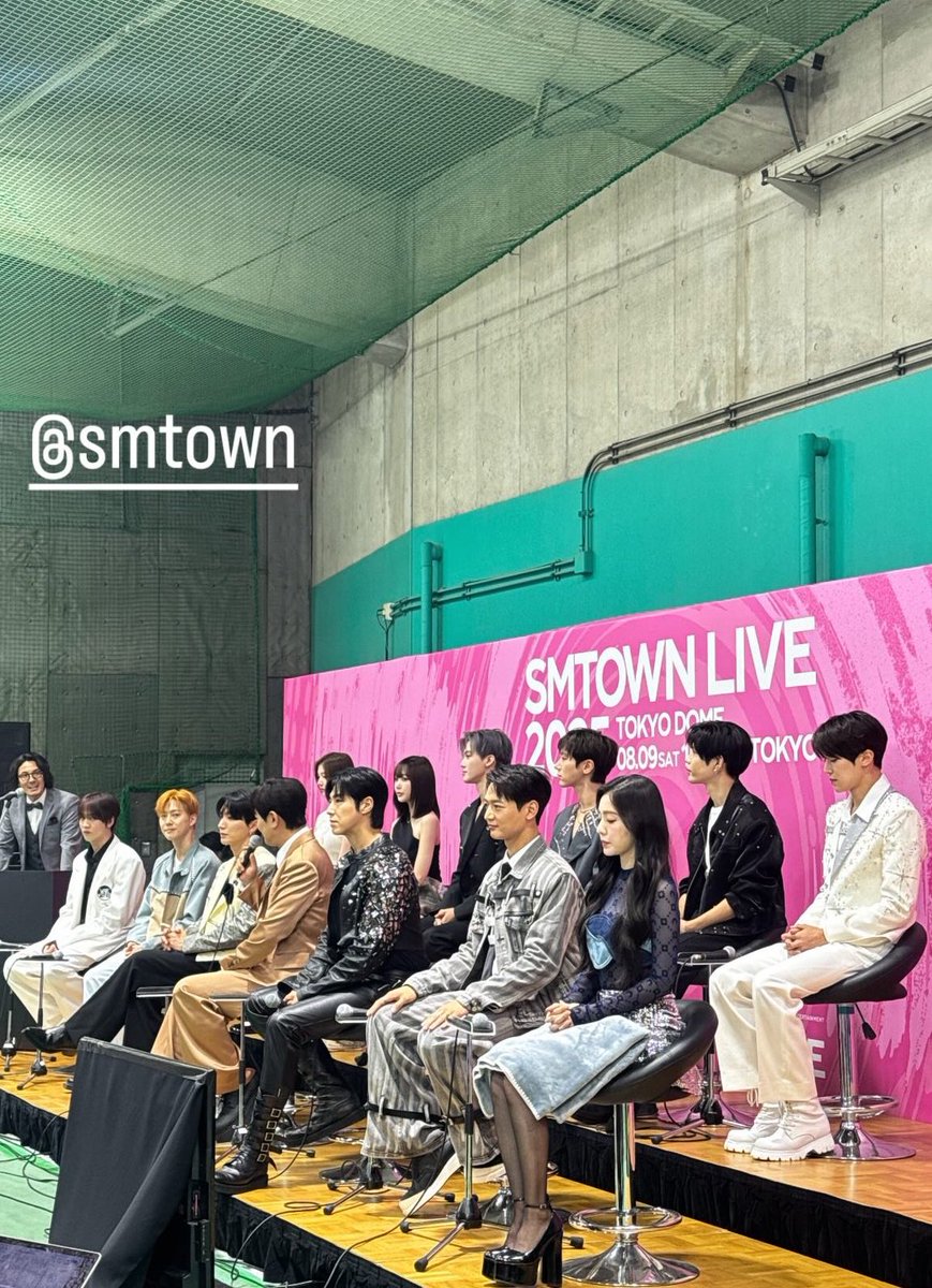 giselle representing aespa for smtown press conference today 🖤