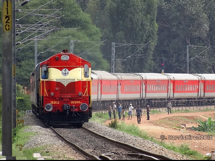 chitralekhamag's tweet image. રેલવેની નવી યોજનાઃ ટ્રેન ટિકિટો પર 20 ટકાની છૂટ...
#Railways #Announcement #RoundTrip #Package #scheme #Passengers #Discount #ReturnJourney #Implemention #Experiment #Festive #Chitralekha

chitralekha.com/news/railways-…