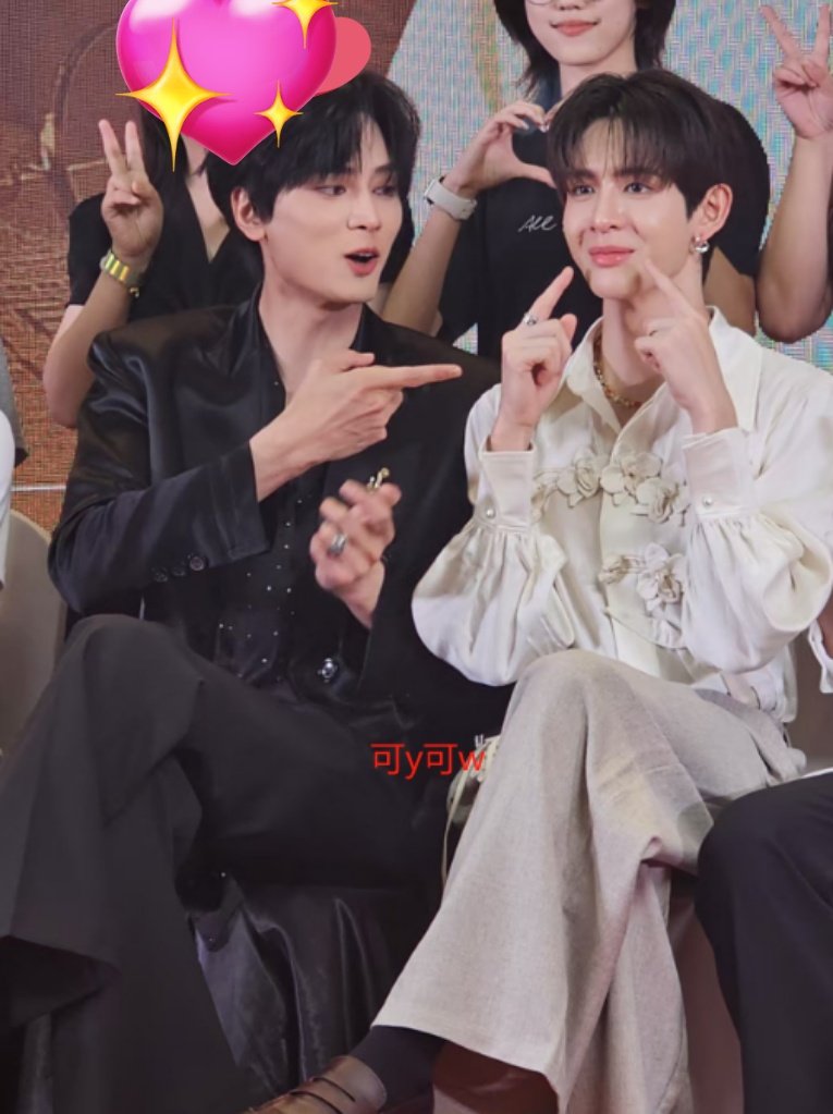 So cute gege and didi🥰

TWIN FLAMES FM IN TIANJIN
#เปลวเพลิงคู่ 
#JamesSu