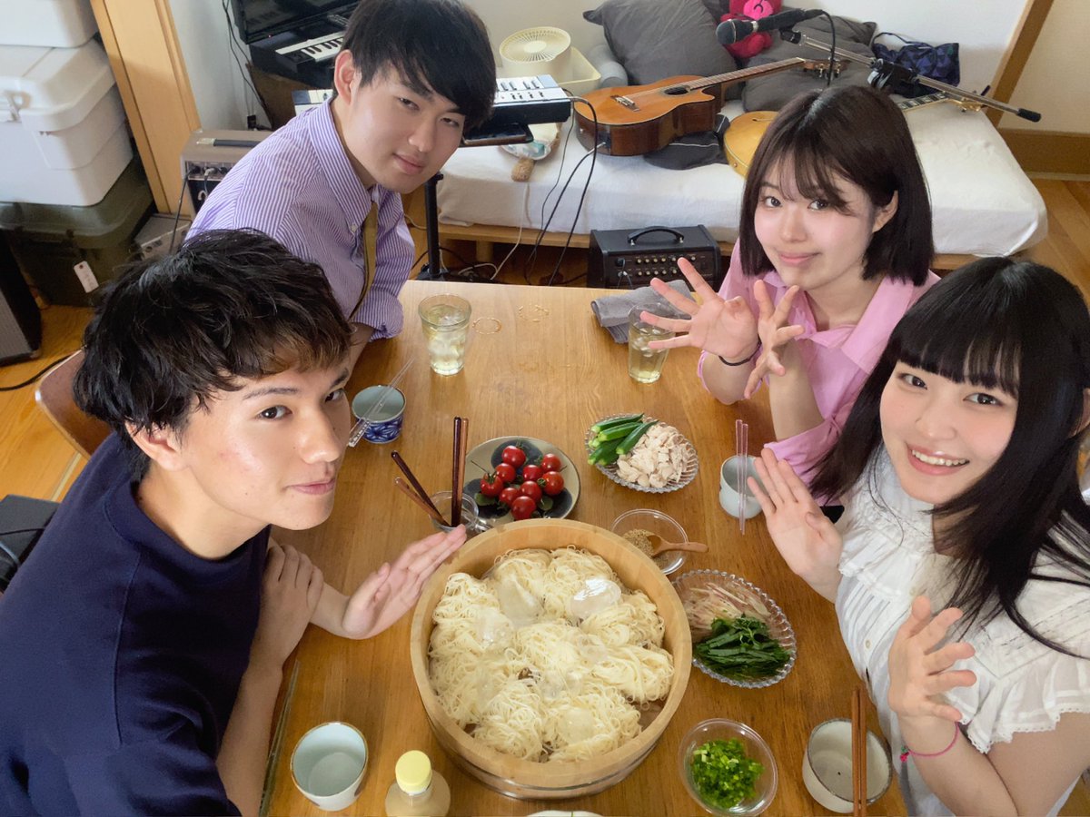 2025.7.26 Flower Pop 10th anniversary summer partyありがとうございました！

このライブを持ちまして、ベースりんたろうが脱退することとなりました。

この4人でのmorensojiを応援してくださった皆様、ありがとうございました。

りんたろう今まで本当にありがとうね！！！✨