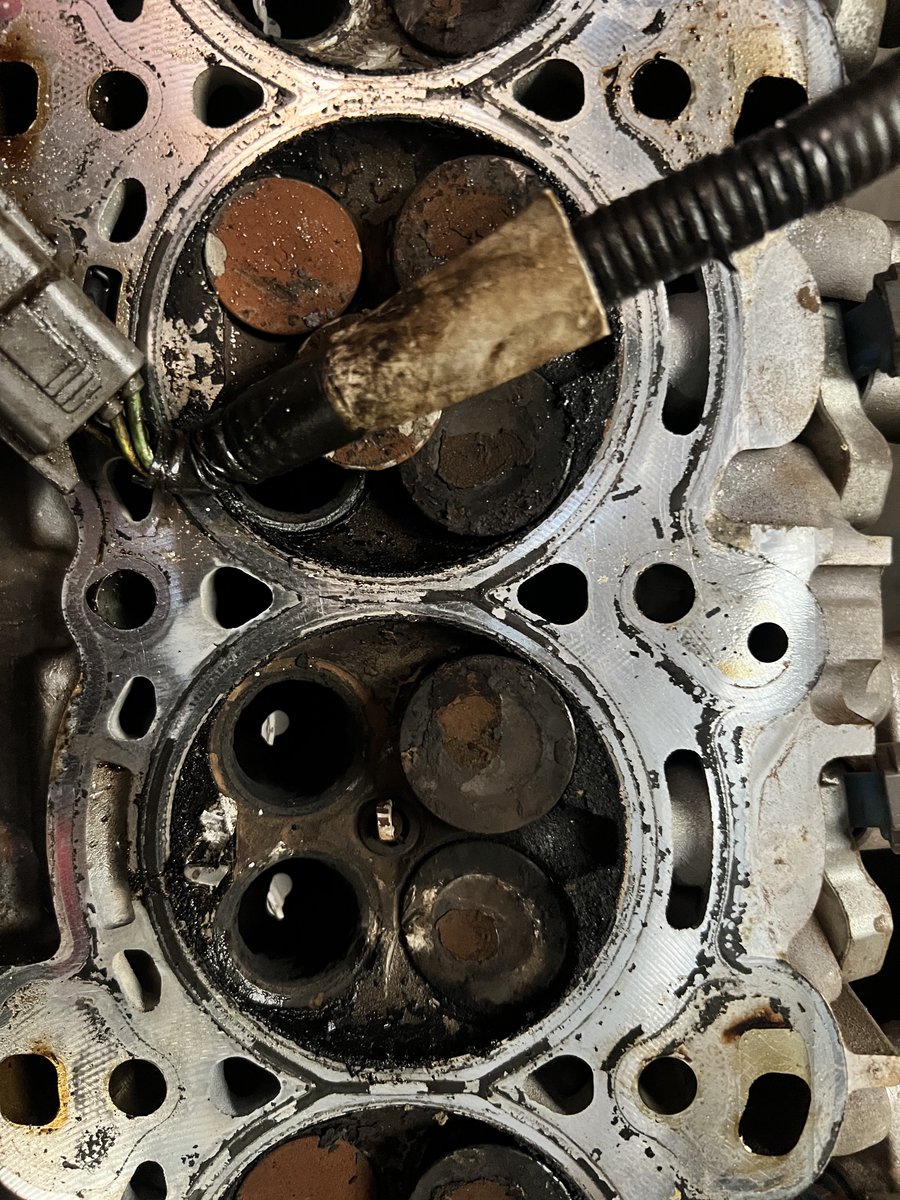 Chilly Saturday Morning, what are we up to at the workshop? 

Today we hv a lot on our hands, 🙌, namely; 
Thread 🧵