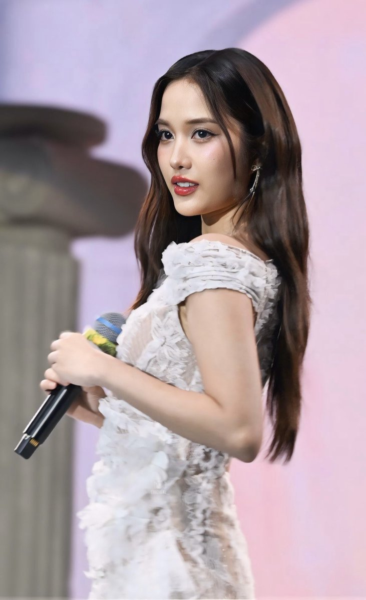 Scream OUR GODDESS OF BEAUTY

FREEN BIRTHDAY TALK SHOW 
#Happy27thFreenDay 
#InFreennityDay
#srchafreen