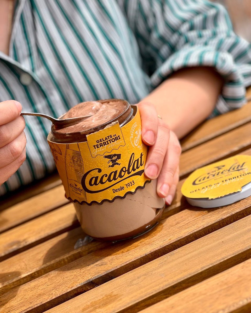 Hi ha qui el vol calent. Hi ha qui el vol fred. I hi ha qui el vol fet gelat. 🍦

Perquè quan ve de gust, ve molt de gust.

#Cacaolat #GelatsDeTerritori
