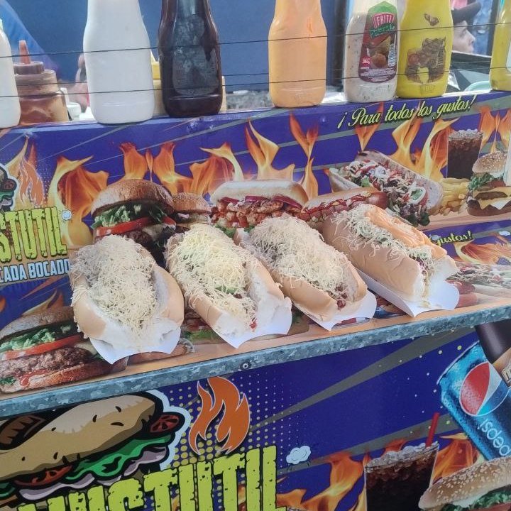 HamphernyR's tweet image. Ever since I lived in Caracas, I've always wanted a place like this to eat a hot dog and pay with #BitcoinCash.
I didn't make it, but today I can say that thanks to the #BCH education and adoption work we did at @CriptoCatia, we were able to plant a seed, and today, organic…