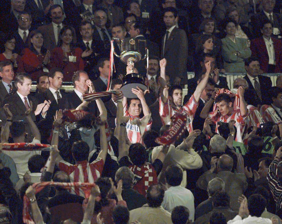 Leyendas Atlético de Madrid (@atletileyendas) on Twitter photo ¡Hoy cumple 65 años Tomás Reñones! 🥳
Actual 'team manager' del primer equipo del <a href="/Atleti/">Atlético de Madrid</a>, como futbolista rojiblanco jugó 483 partidos oficiales a lo largo de 13 temporadas entre 1983 y 1996 y ganó una Liga, cuatro Copas y una Supercopa de España.
¡Felicidades! ❤️🤍 ¡Hoy cumple 65 años Tomás Reñones! 🥳
Actual 'team manager' del primer equipo del <a href="/Atleti/">Atlético de Madrid</a>, como futbolista rojiblanco jugó 483 partidos oficiales a lo largo de 13 temporadas entre 1983 y 1996 y ganó una Liga, cuatro Copas y una Supercopa de España.
¡Felicidades! ❤️🤍