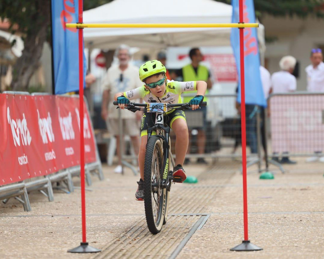 VUELTA JUNIOR IBIZA 2025
INSCRIPCIONES ABIERTAS

Los próximos 4 y 5 de octubre, vuelve la "Vuelta Cicloturista a Ibiza Junior", una prueba pensada para promover el deporte entre los más jóvenes y vivir un fin de semana ciclista en familia.

Toda la INFO en Instagram y Facebook.
