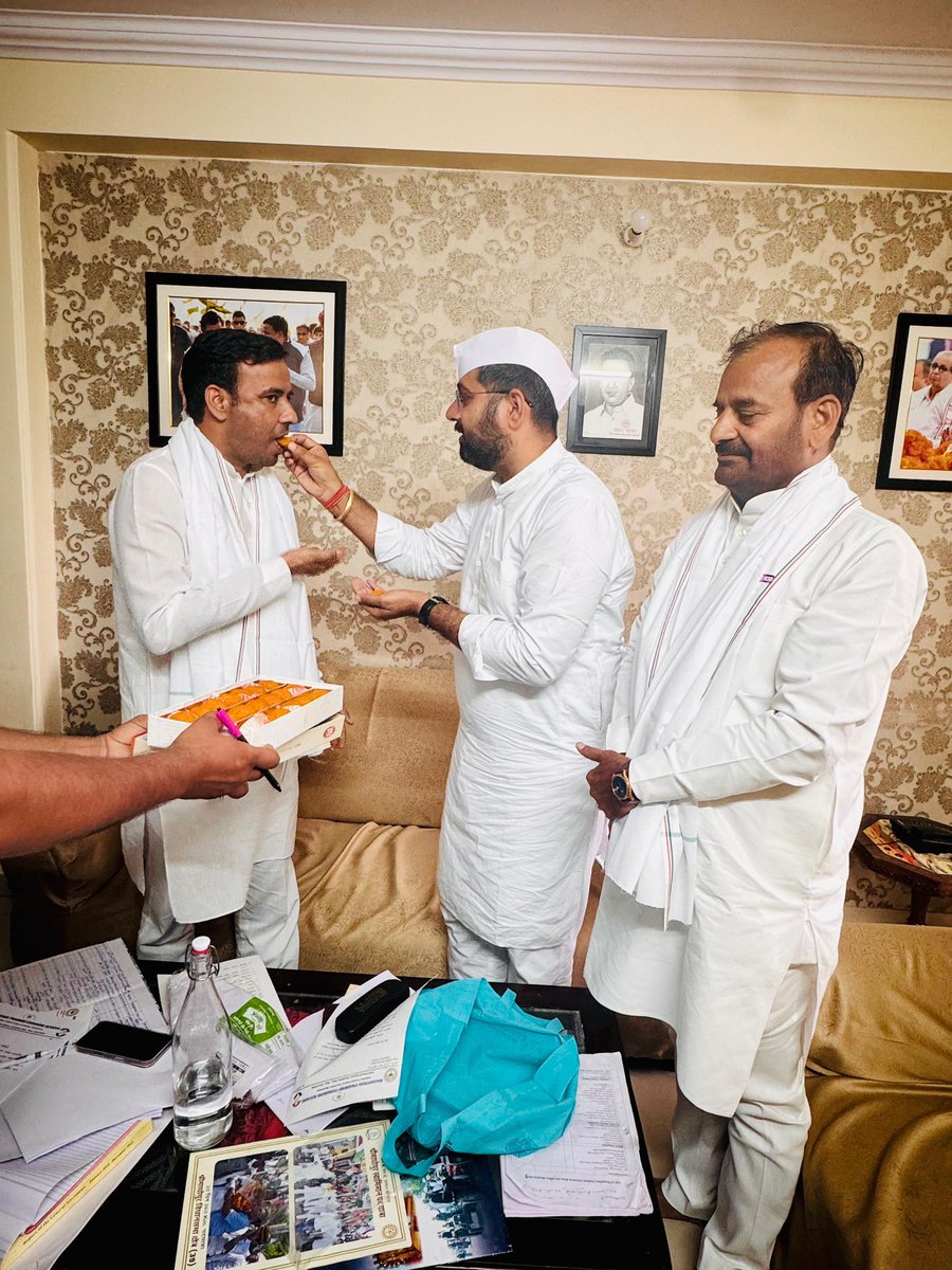 HemShekhawatINC's tweet photo. "श्री मृदुल कामरा जी को गंगानगर जिला अध्यक्ष पद पर नियुक्त होने पर हार्दिक बधाई और शुभकामनाएँ। हमें विश्वास है कि आप राष्ट्रीय अध्यक्ष श्री लालजी देसाई जी की मंशा के अनुरूप कार्य करेंगे और सेवादल संगठन को मजबूत बनाएंगे। आपकी नियुक्ति से संगठन में नई ऊर्जा और उत्साह का संचार होगा।
 #कांग्रेस_सेवादल #गंगानगर"
@INCRajasthan 
@SevadalRJN 
@CongressSevadal 
@LaljiDesaiG