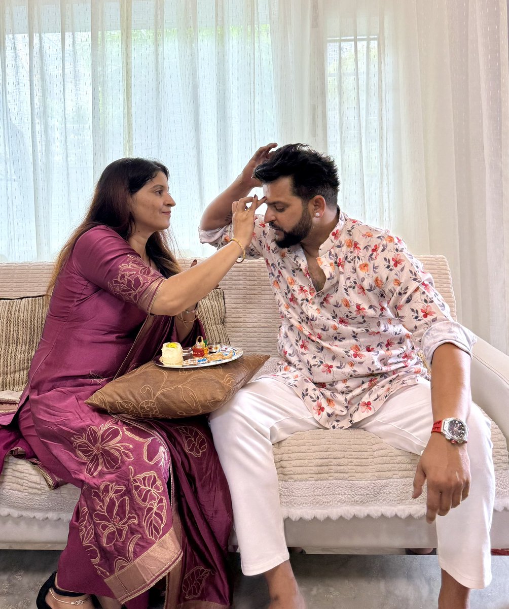 DhoniRainaTeam's tweet image. Suresh Raina #RakshaBandan  Celebration 💛

#SureshRaina #Raina @ImRaina