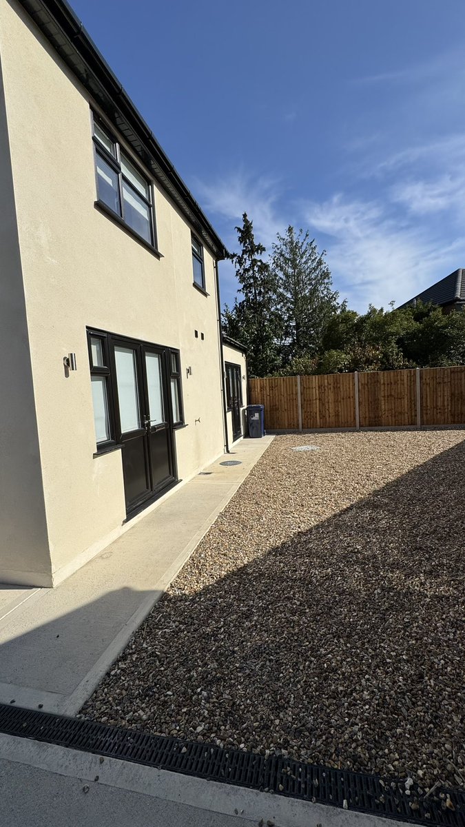LmestatesLondon's tweet photo. NEW 2 BEDROOM FLAT TO LET
Ground floor, Garden, Parking,
rent includes gas water c/tax, 
Sheridan Terrace Northolt 
Rent £1700 pcm includes bills 
New Refurbished flat with parking 
2 Bedrooms 
New fitted kitchen with appliances
Open plan reception with kitchen
New shower room https://t.co/dqQLQ7gDBw