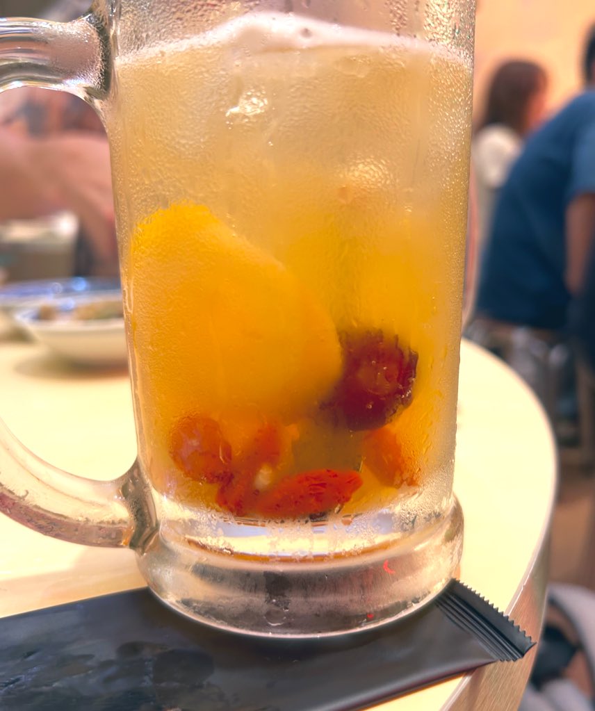 上年纪了要懂得养生
喝レモンサワー怎么能没有红枣和枸杞🌚