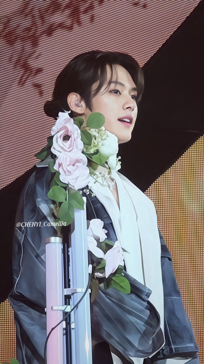 Omg...Find this 2023 gorgeous Leeknow in waiting for us
