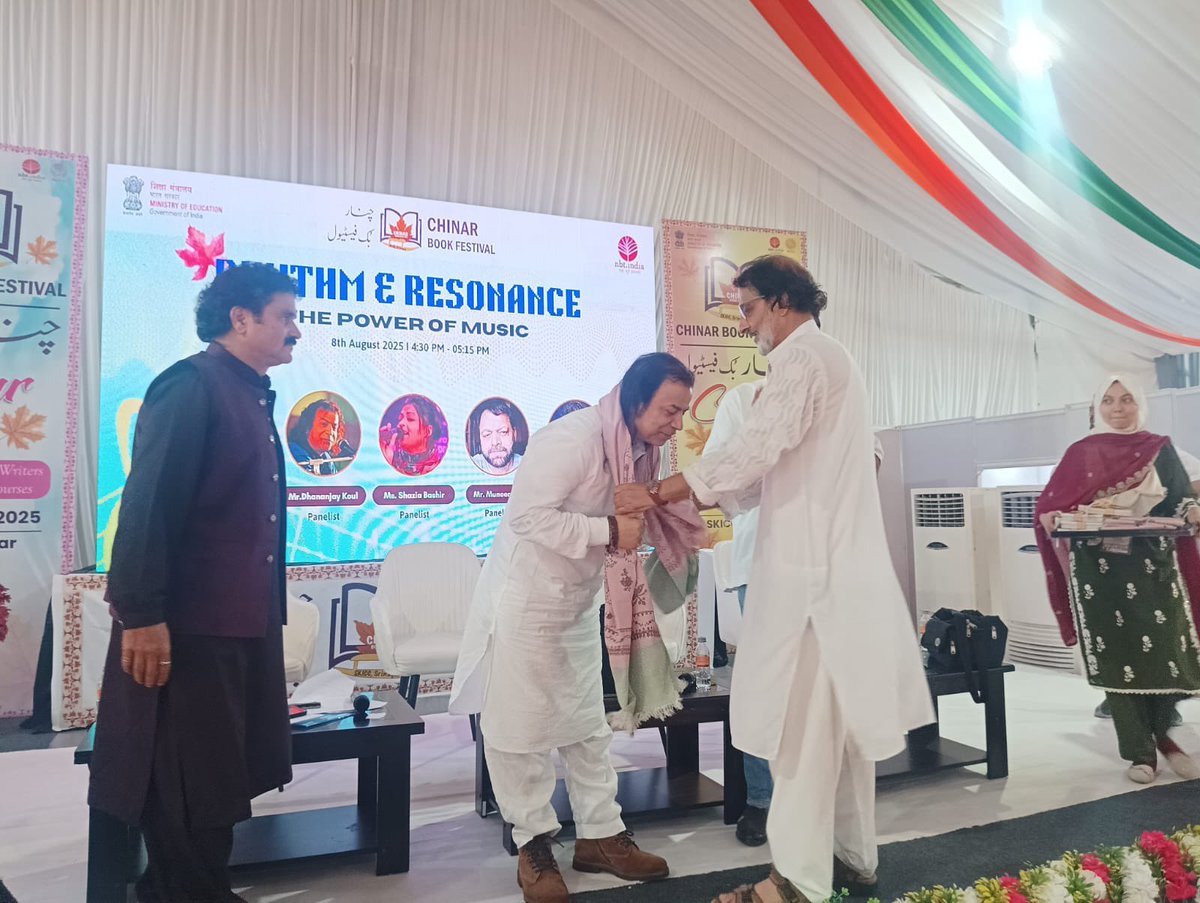 Honoured to witness <a href="/KaulDhananjay/">Dhananjay Kaul</a> ji being felicitated at the Chinar Book Festival in Kashmir.A true celebration of literature, culture, and the enduring power of words. 
#LiteratureCelebration
<a href="/lalitparimoo/">lalit parimoo</a>