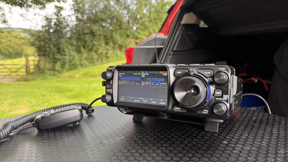 No work today so I’m setting up my FTX-1 sort of portable. In the rain. Going to find a better spot for VHF later.
