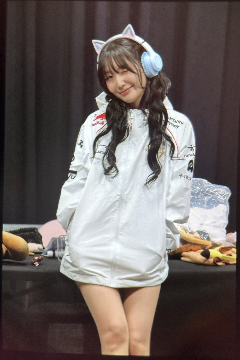 softspot_forryu's tweet photo. 250809 네모드 팬싸 preview 

수정아 다음에 보자❤️🩵

@iloveryu_jpg 

#러블리즈 #Lovelyz
#류수정 #수정 #Sujeong
#RyuSujeong #スジョン https://t.co/4QIKqIf09m